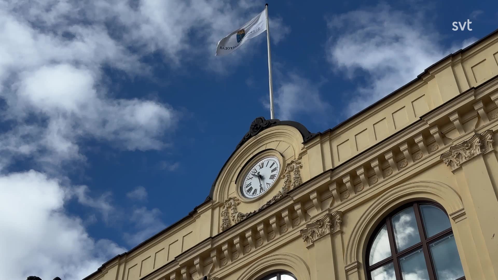 Åttabarnsmamma åtalas – dottern: ”Drogade mig och gömde mig i ödehus”
